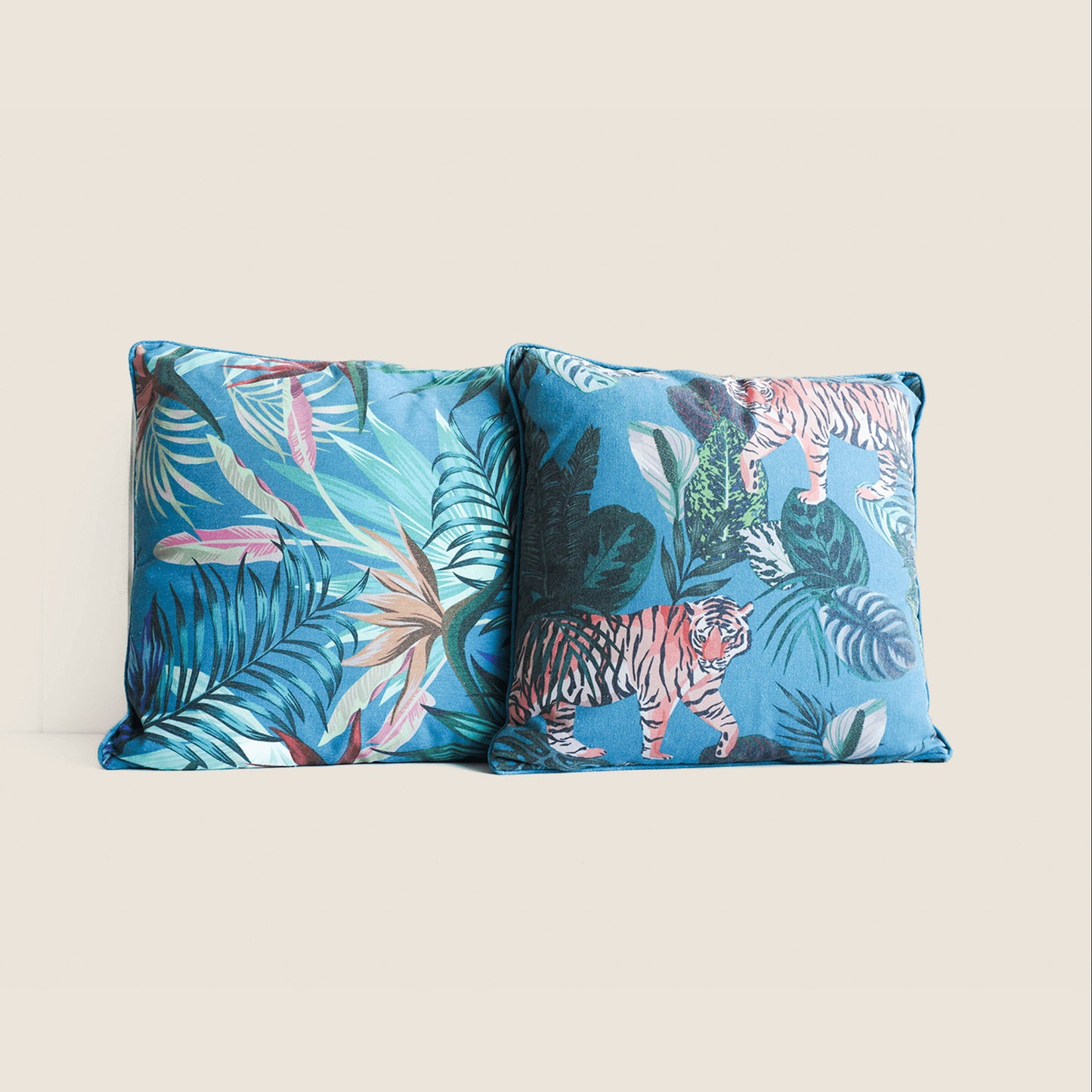 Cushions | Elegant Indoor Cushions: Whimsical & Budget-Friendly Polyester Filling for Ultimate Comfort. Removable Cover with Zip Opening. Mix & Match with Our Collection. 45x45cm. | casafoyer.myshopify.com