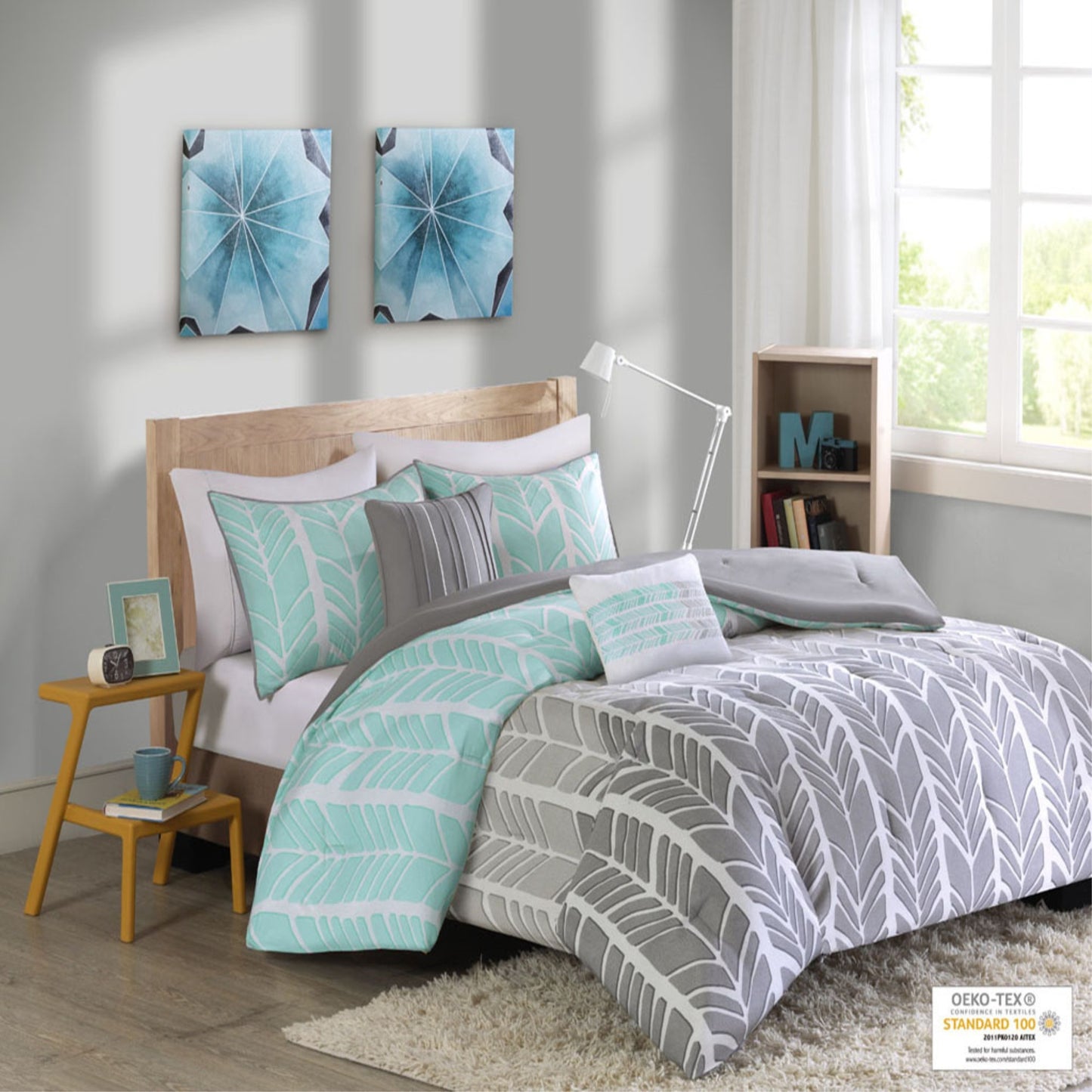CasaFoyer Comforter Set - Vibrant Geometric Print, Soft Microfiber, OEKO-TEX Certified, Antimicrobial Treatment, Includes Shams and Decorative Pillows.