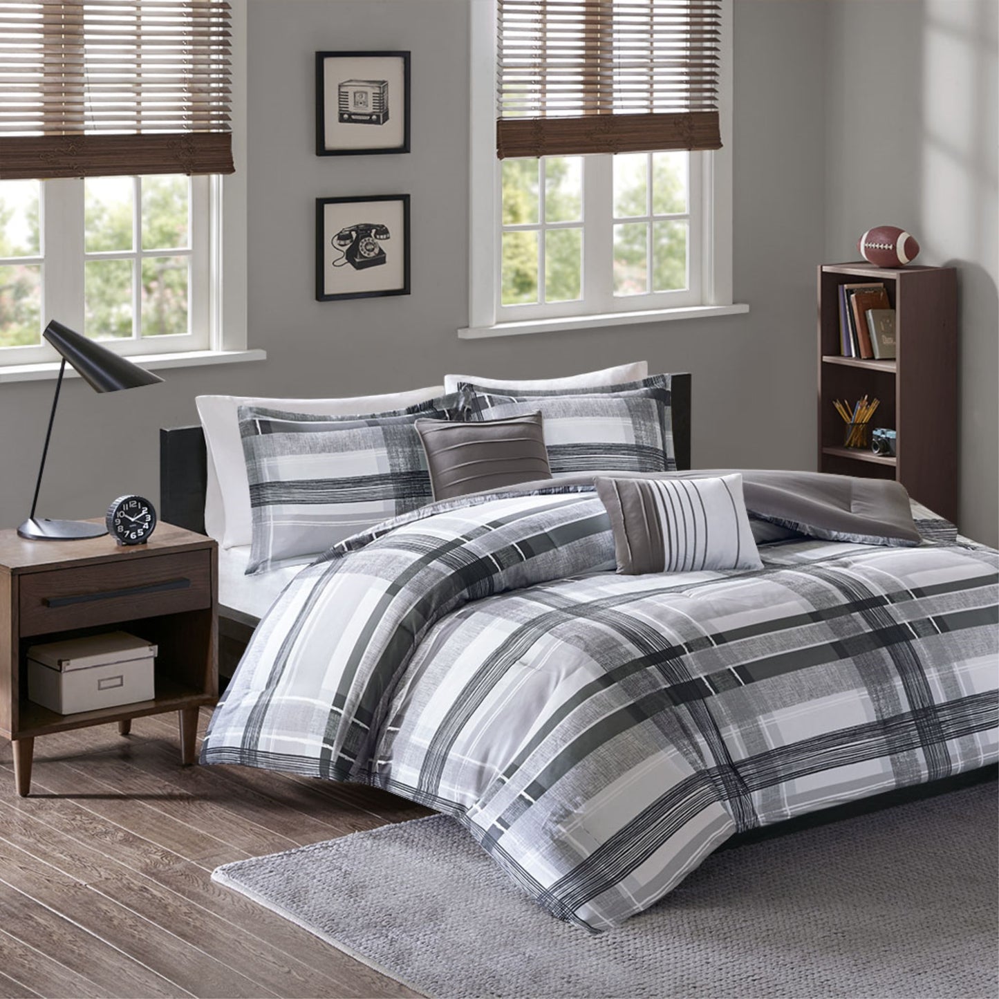 CasaFoyer Plaid Comforter Set - Black and Grey Hand-Drawn Design - Soft Microfiber - 2 Shams and 2 Decorative Pillows - Machine Washable - Antimicrobial Treatment - Stylish, Comfortable, and Practical