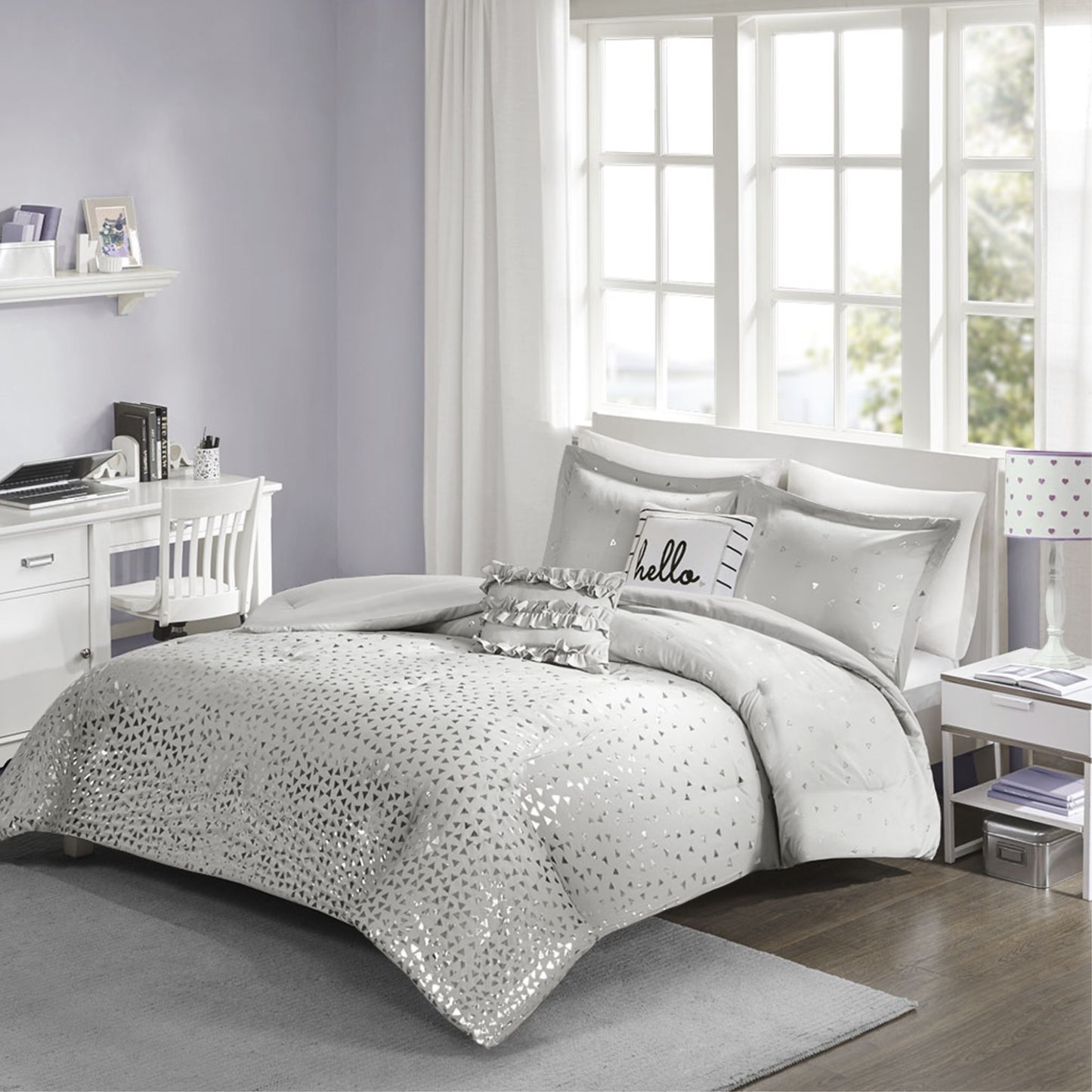 CasaFoyer Metallic Triangle Print Comforter Set - Luxurious Microfiber Bedding with Ombre Silver Triangle Pattern - Includes Shams and Decorative Pillows - Machine Washable and Antimicrobial - Grey - Twin/TwinXL Size
