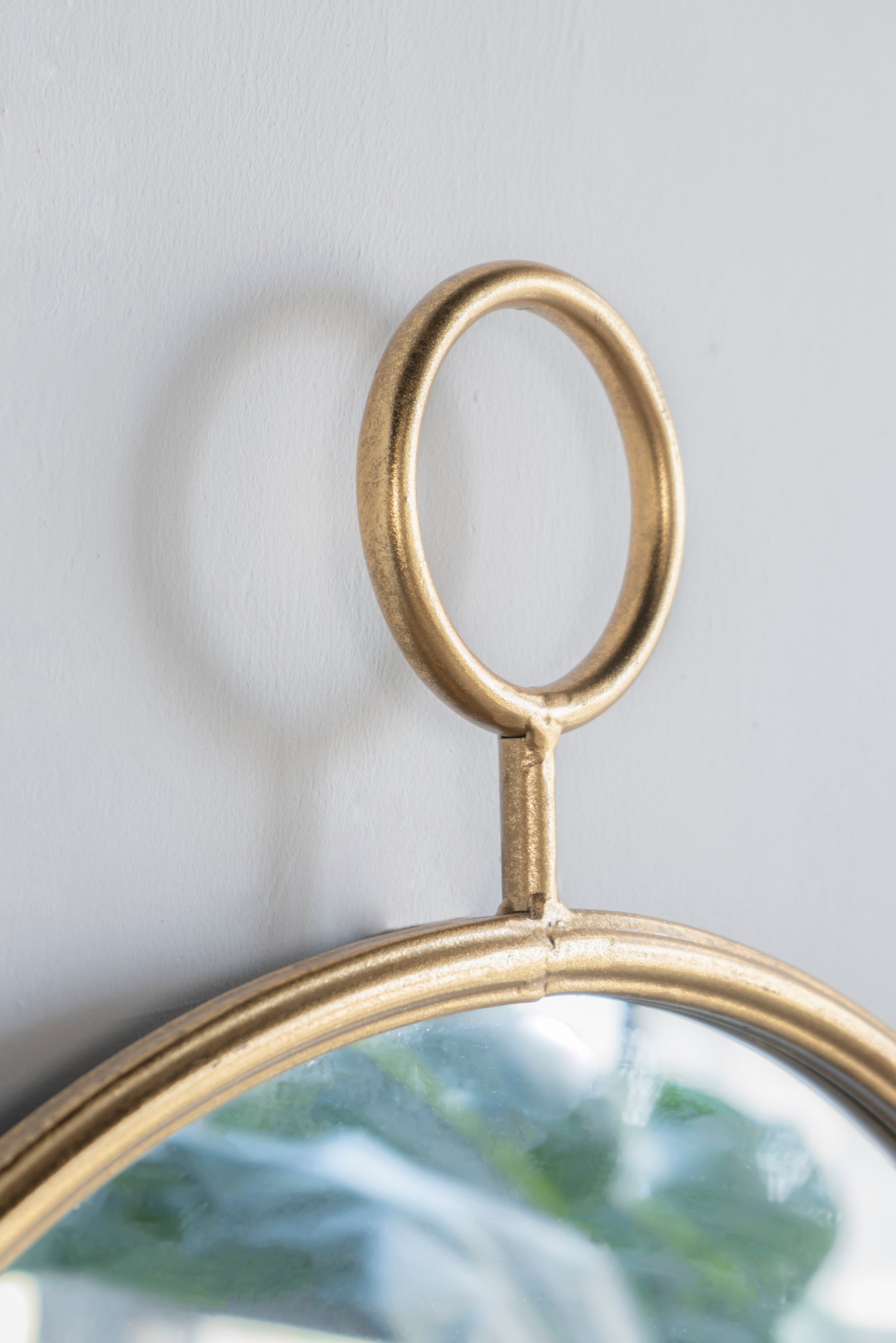 Wall mirror | Circle Wall Mirror with Gold Metal Frame, Accent Mirror for Living Room, Entryway, Office | casafoyer.myshopify.com