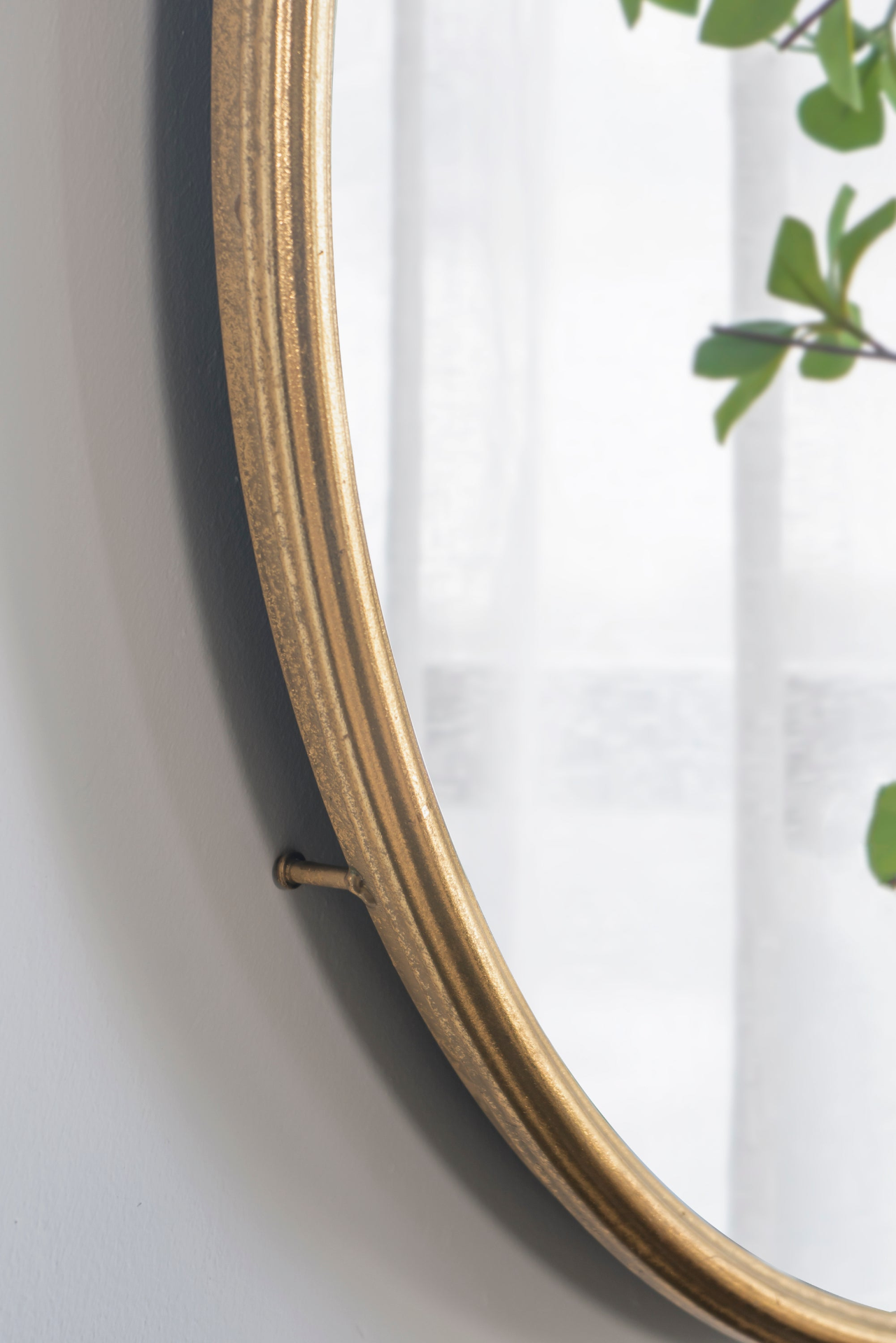 Wall mirror | Circle Wall Mirror with Gold Metal Frame, Accent Mirror for Living Room, Entryway, Office | casafoyer.myshopify.com