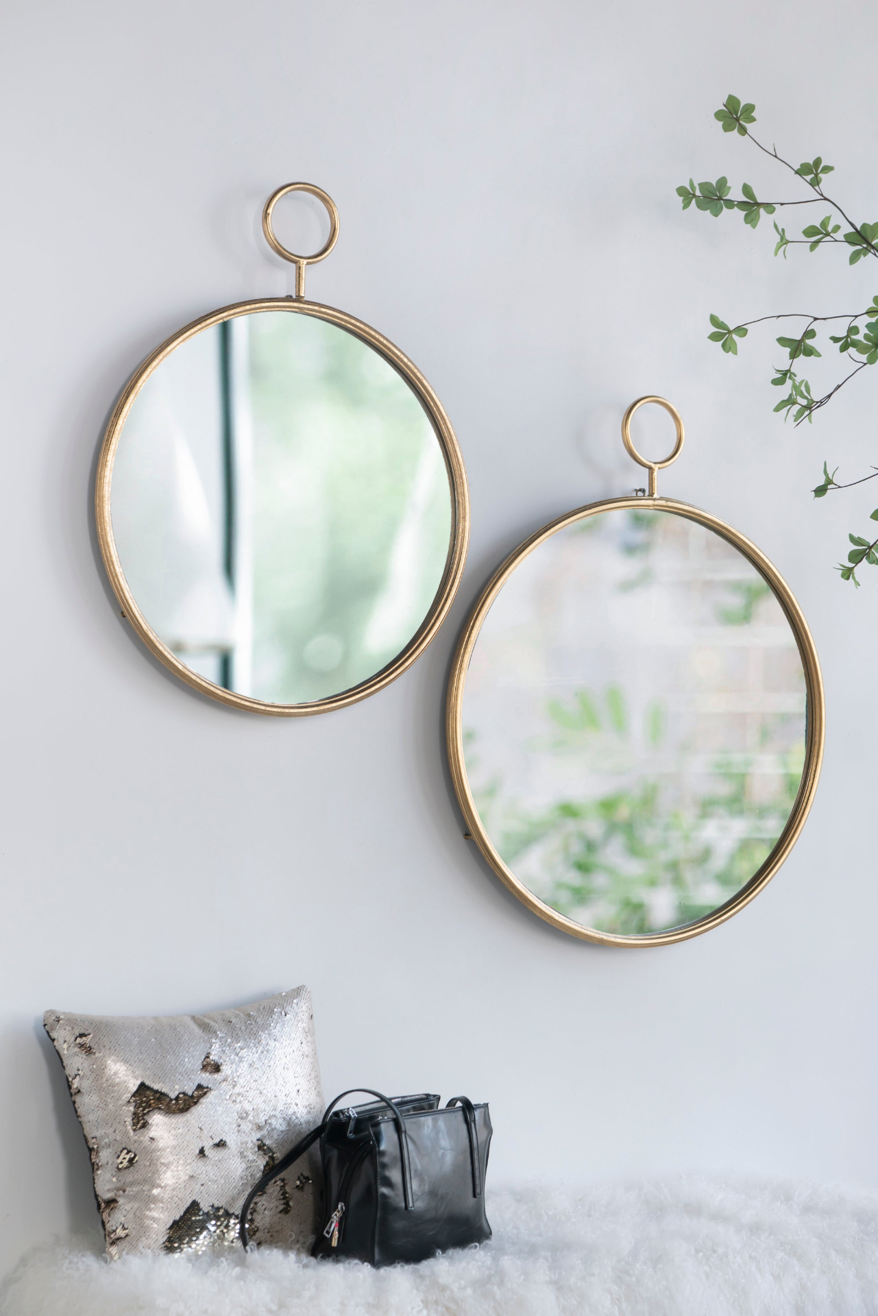 Wall mirror | Circle Wall Mirror with Gold Metal Frame, Accent Mirror for Living Room, Entryway, Office | casafoyer.myshopify.com