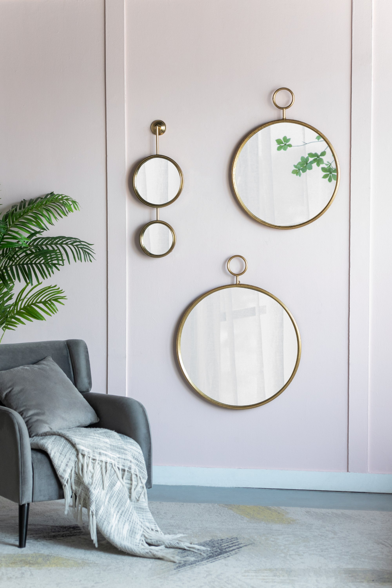 Wall mirror | Circle Wall Mirror with Gold Metal Frame, Accent Mirror for Living Room, Entryway, Office | casafoyer.myshopify.com