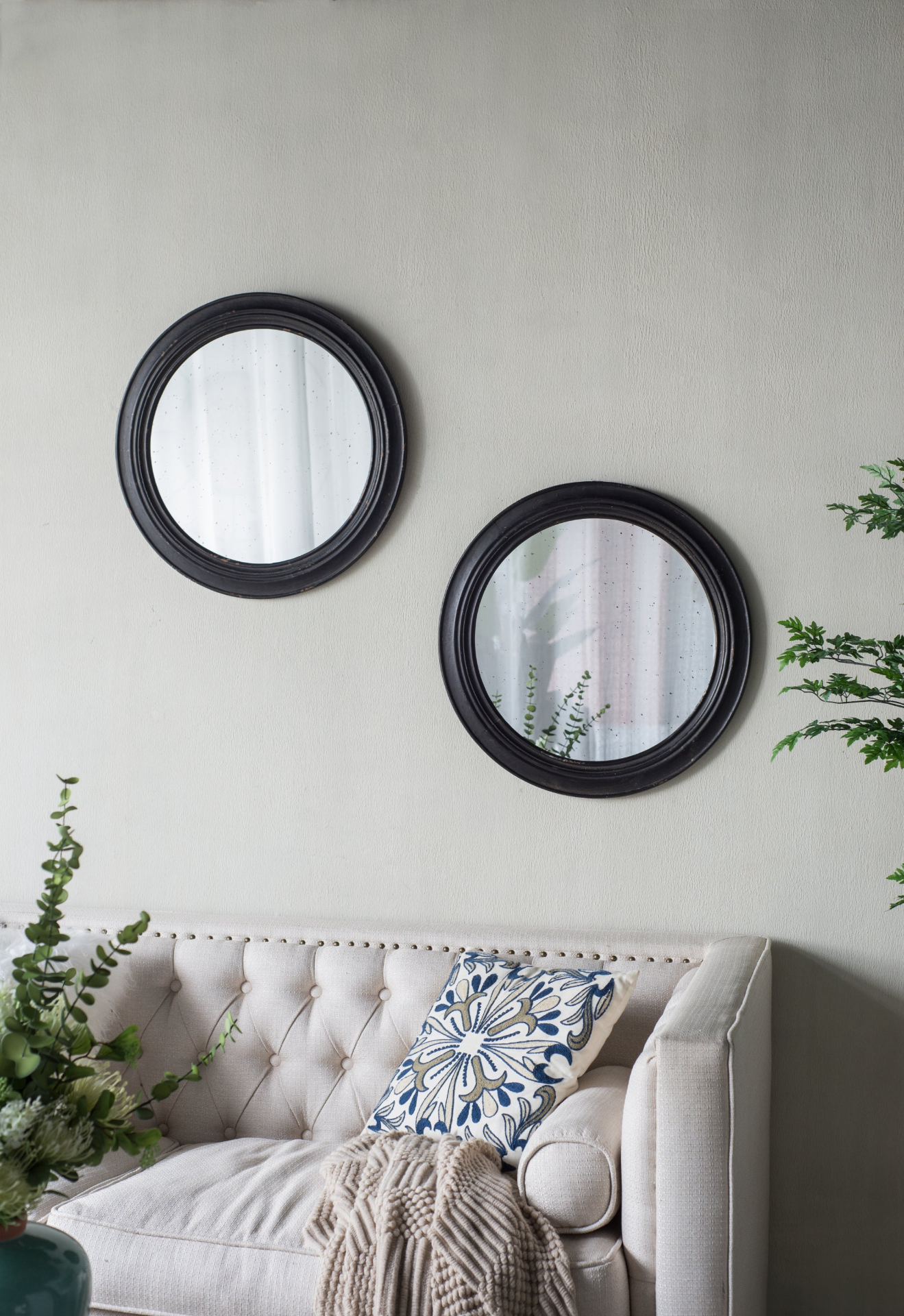 Wall mirror | Circle Wall Mirror with Wooden Black Frame, Antique Classic Accent Mirror, for Living Room, Foyer, Bathroom, Office | casafoyer.myshopify.com