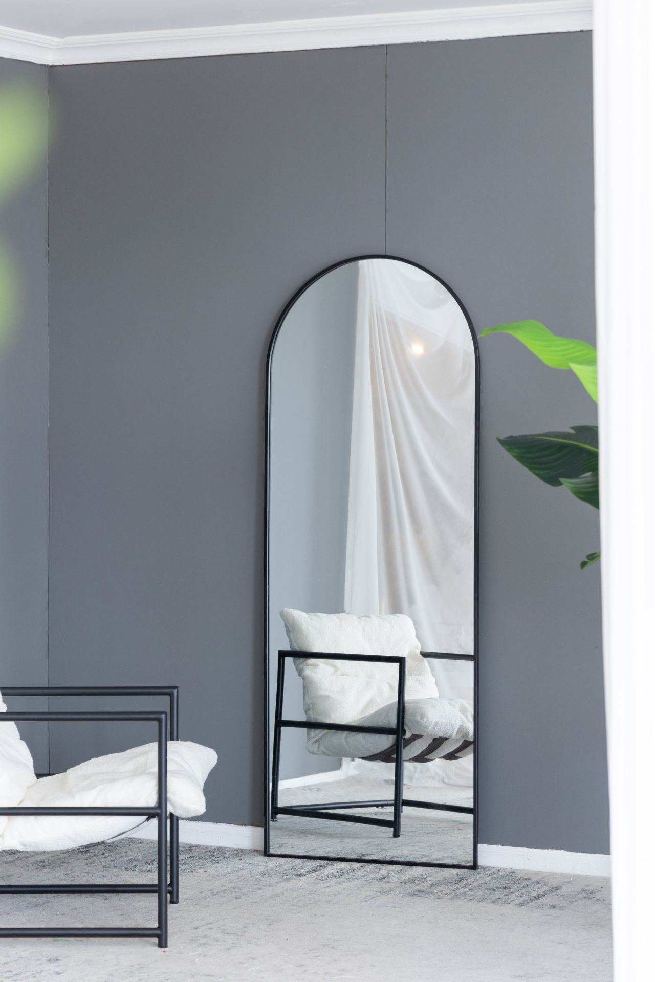 Wall mirror | Celine Black Arch Body Mirror | casafoyer.myshopify.com