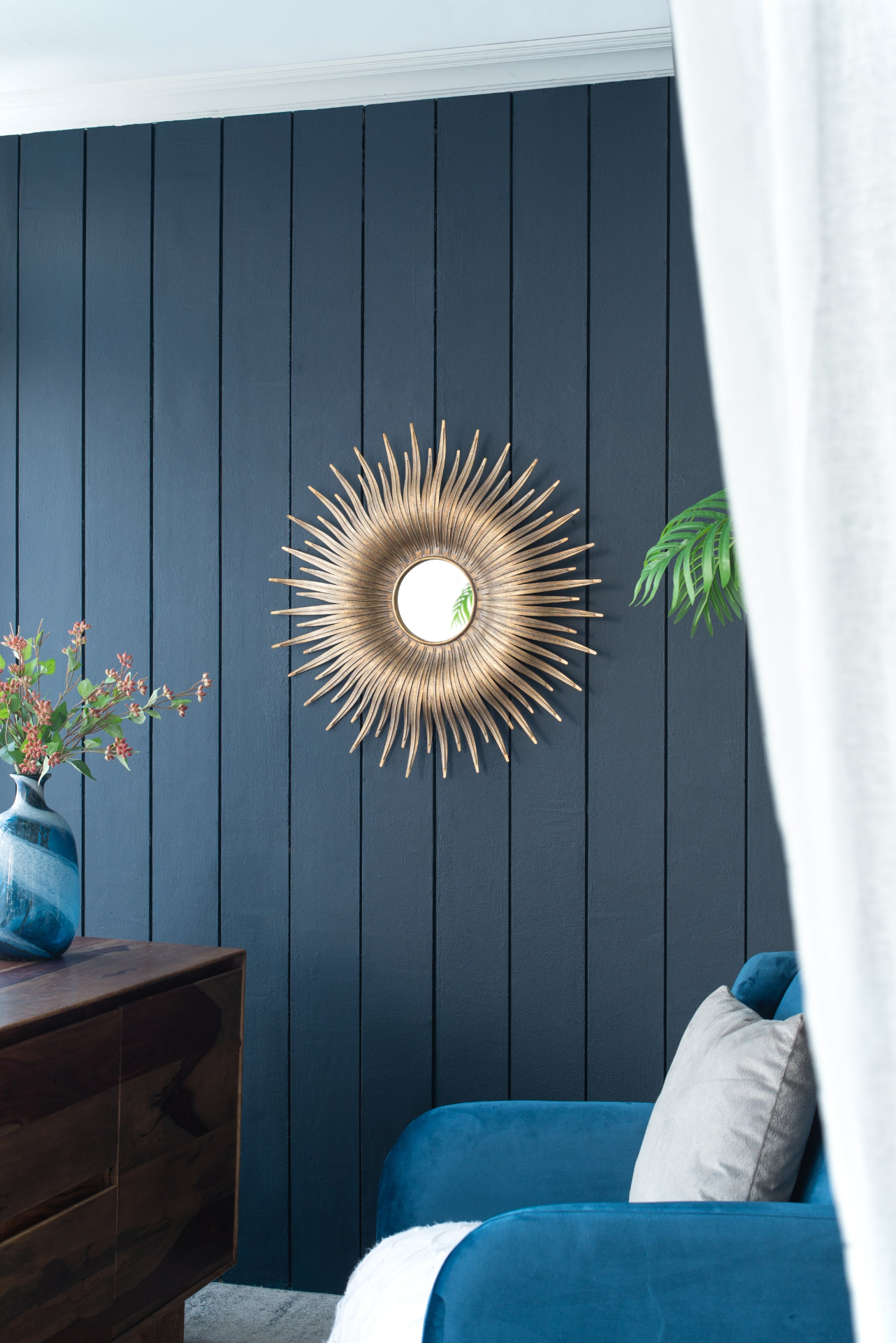 [product_type] | 28.3" Retro Design Gold Sunburst Metal Wall Mirror - Decorative Mirror for Bedroom, Dressing Room, Hallway or Living Space | casafoyer.myshopify.com