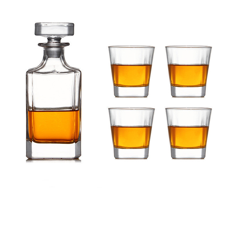 Whiskey Glass | CasaFoyer Lead-free crystal glass whiskey decanter & glass set | casafoyer.myshopify.com