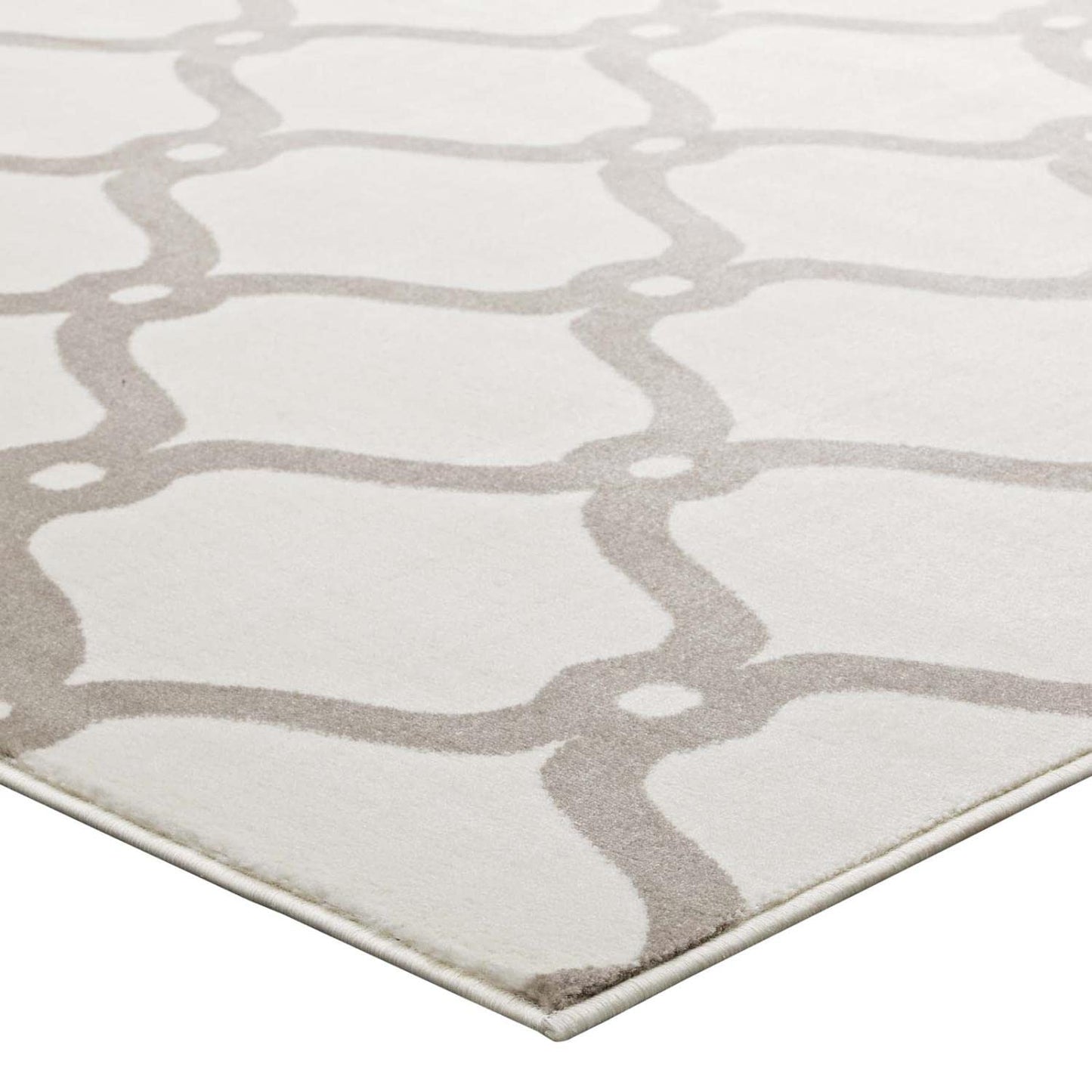 area rugs | CasaFoyer Beltara Chain Link Transitional Trellis Area Rug | Durable | Stain Resistant | Easy to Clean | Rubber Bottom | 5x8 Size | Beige and Ivory | casafoyer.myshopify.com