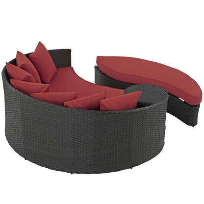 executive chairs | CasaFoyer Sojourn Outdoor Patio Furniture Collection | Sectional Sofa Daybed | Sunbrella Cushions | Synthetic Rattan Weave | UV Protection | Aluminum Frame | casafoyer.myshopify.com