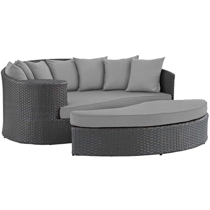 executive chairs | Sojourn Outdoor Patio Furniture Collection | Sectional Sofa Daybed | Sunbrella Cushions | Synthetic Rattan Weave | UV Protection | Aluminum Frame | casafoyer.myshopify.com