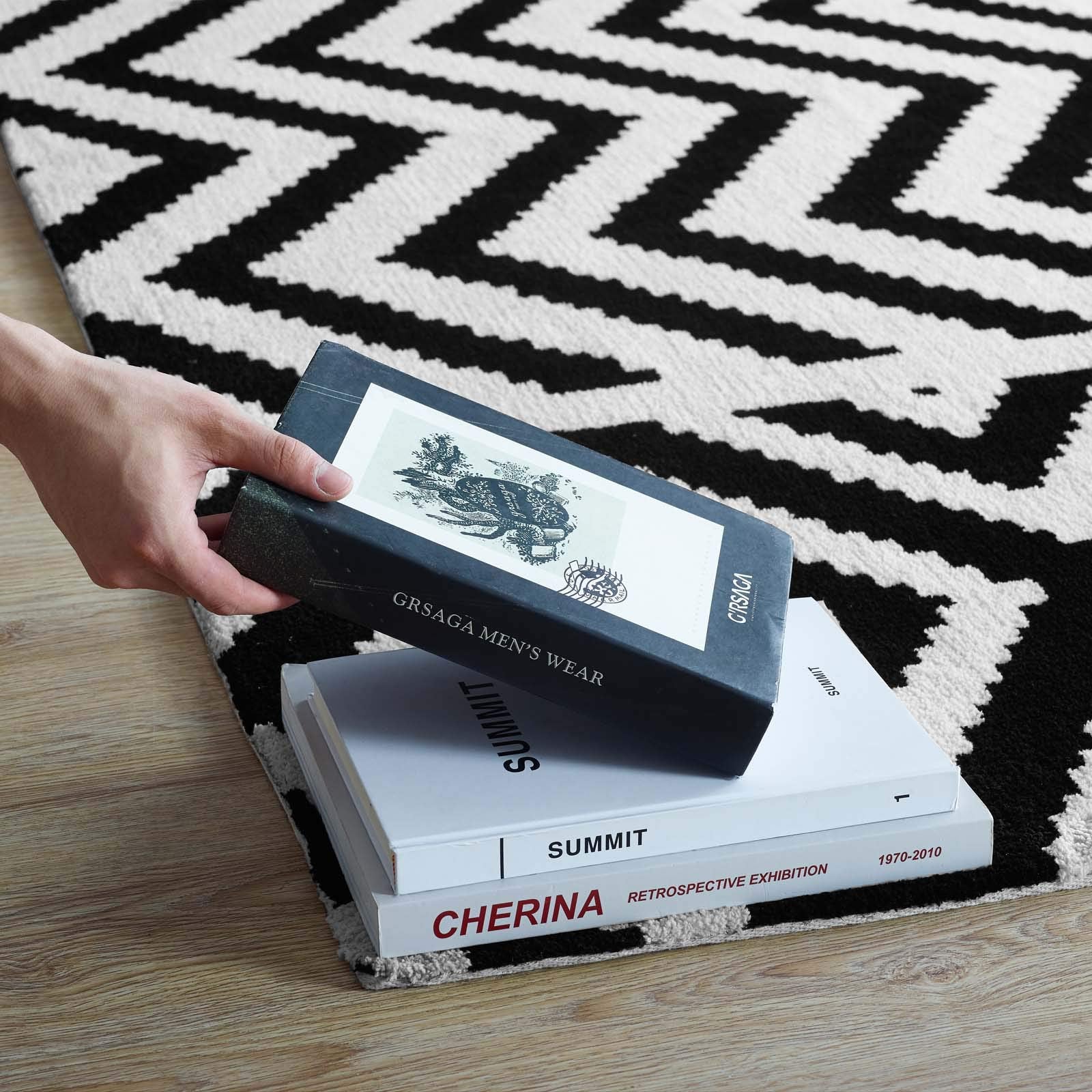 Carpet & Rugs | CasaFoyer Ailani Geometric Chevron and Diamond Area Rug | Modern Design | Soft Polyester Microfiber | Jute Fabric Bottom | Stain-Resistant | Easy to Maintain | 8x10 Black and White | casafoyer.myshopify.com