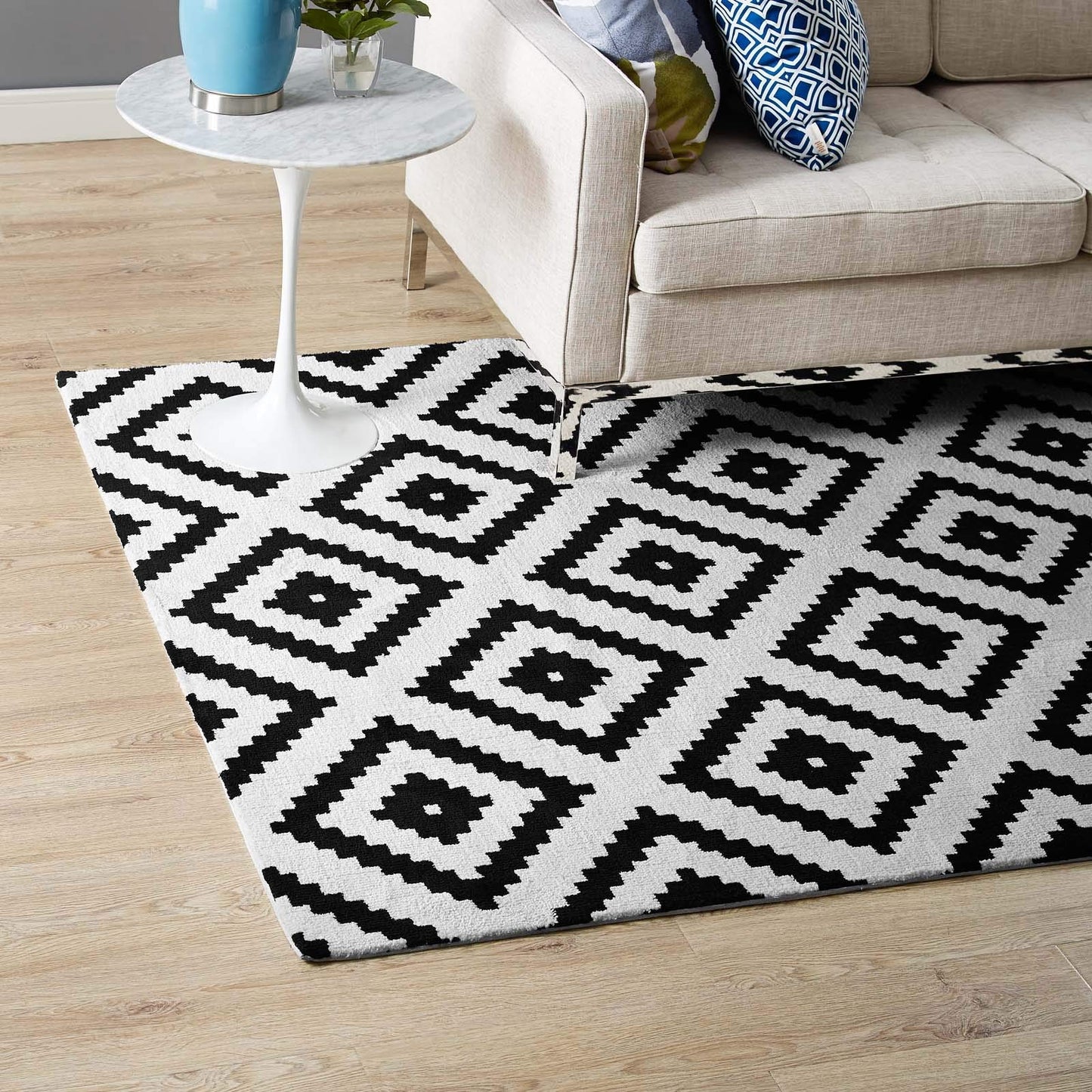 Carpet & Rugs | CasaFoyer Alika Abstract Diamond Trellis Area Rug | Modern Design | Luxurious Feel | Durable & Stain Resistant | 5x8 | Black & White | casafoyer.myshopify.com