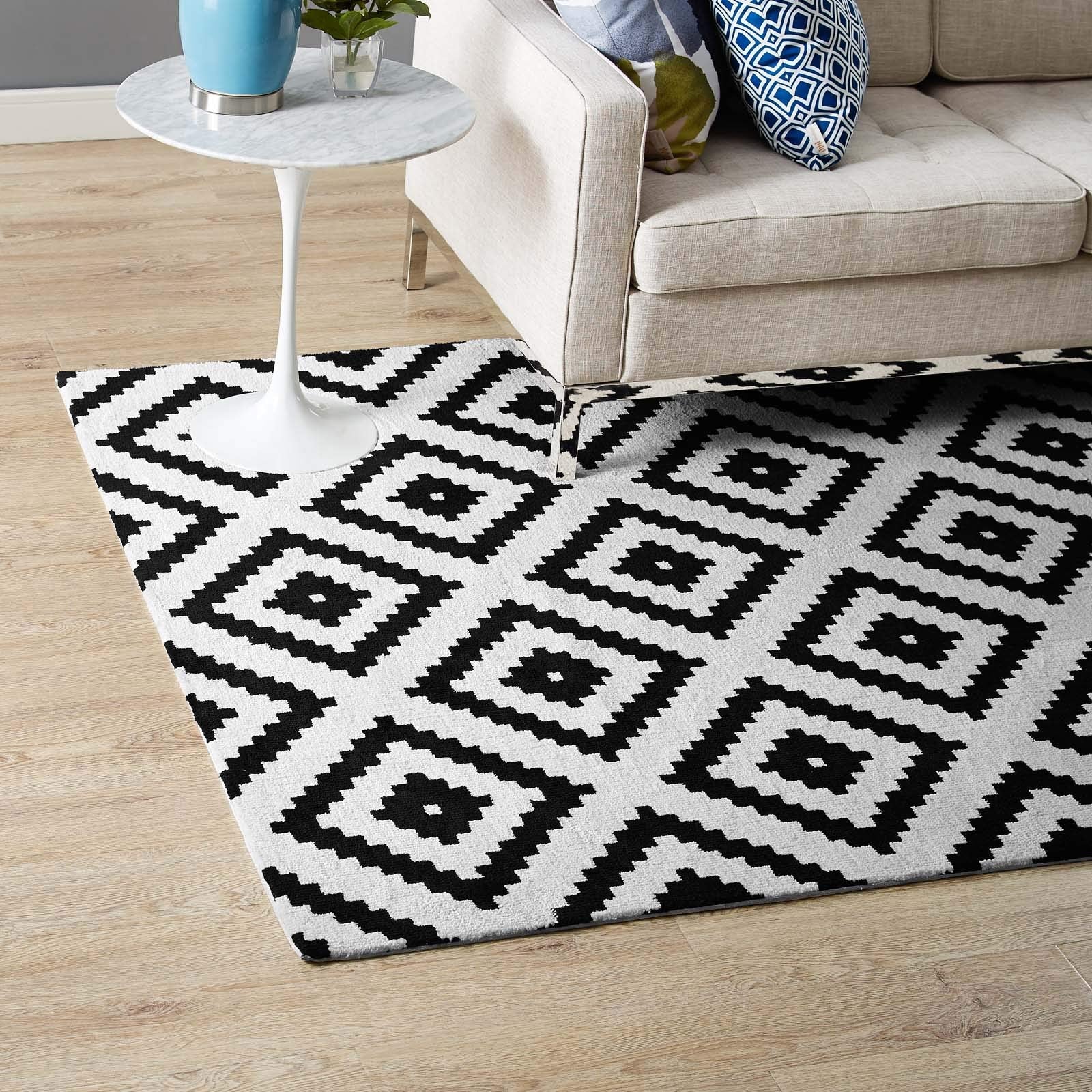 Carpet & Rugs | CasaFoyer Alika Abstract Diamond Trellis Area Rug | Modern Design | Luxurious Feel | Durable & Stain Resistant | 5x8 | Black & White | casafoyer.myshopify.com