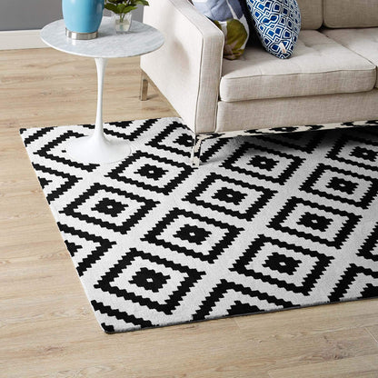 Carpet & Rugs | CasaFoyer Alika Abstract Diamond Trellis Area Rug | Modern Design | Luxurious Feel | Durable & Stain Resistant | 5x8 | Black & White | casafoyer.myshopify.com