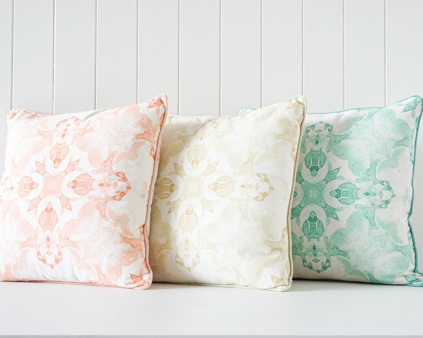 Cushions | One-of-a-Kind Indoor Cushions - Revitalize Your Decor with Our Unique and Playful Illusion Green Cushion - 45x45cm | casafoyer.myshopify.com