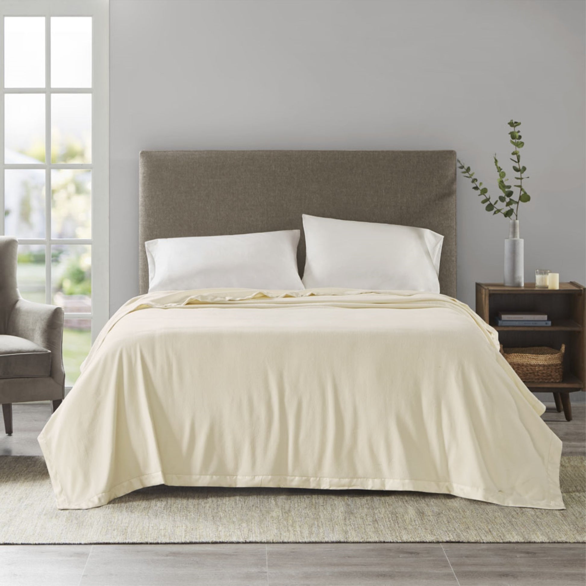 CasaFoyer Luxurious Microfleece Blanket with Timeless Matte Satin Binding - Unparalleled Softness, Lightweight Comfort, Year-Round Versatility - Ultimate Coziness and Style for Home or Outdoor Adventures