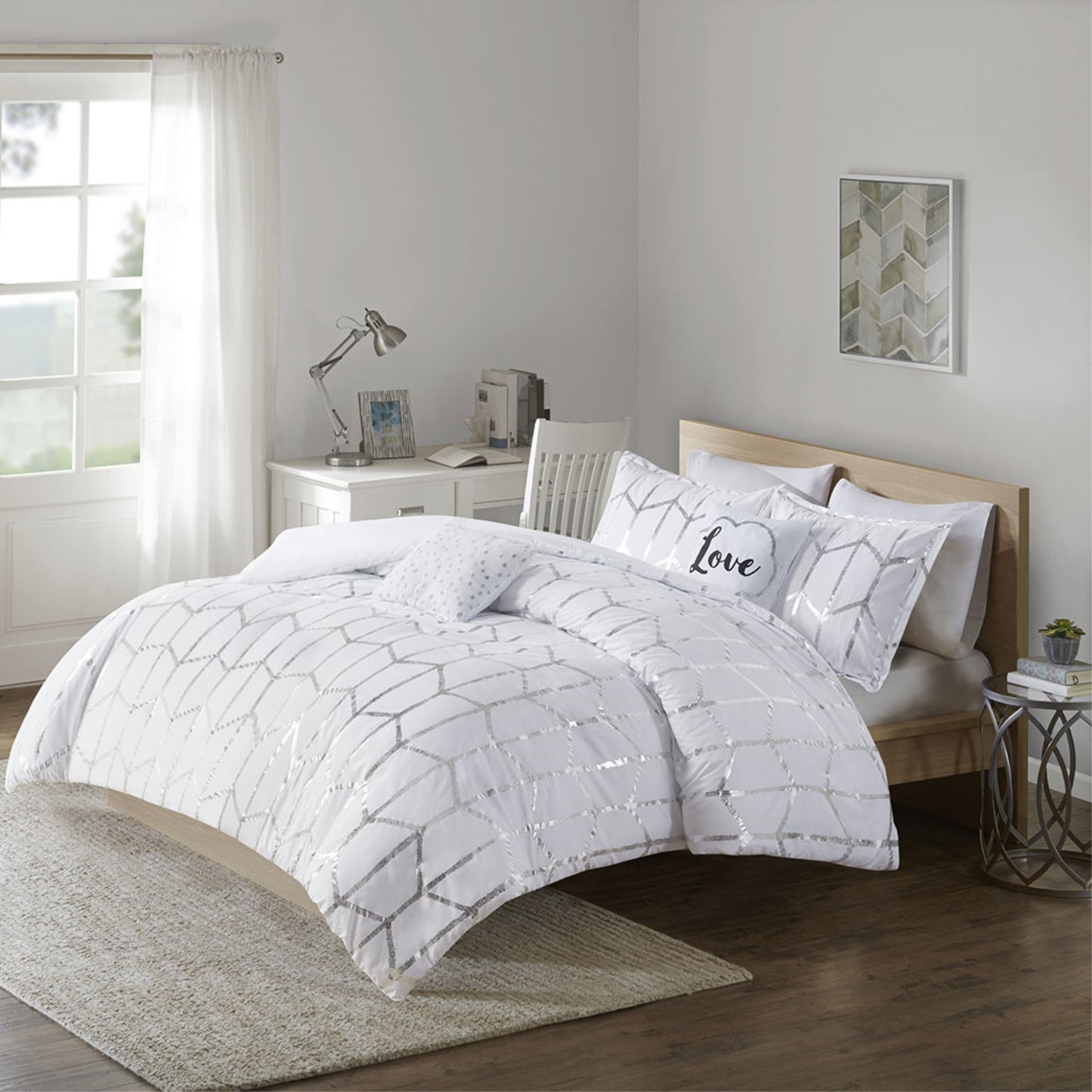 CasaFoyer Metallic Printed Comforter Set - Geometric Pattern in Metallic Silver on White - Includes Comforter, Shams, and Decorative Pillows - Antimicrobial Treatment - Wrinkle-Free Packaging