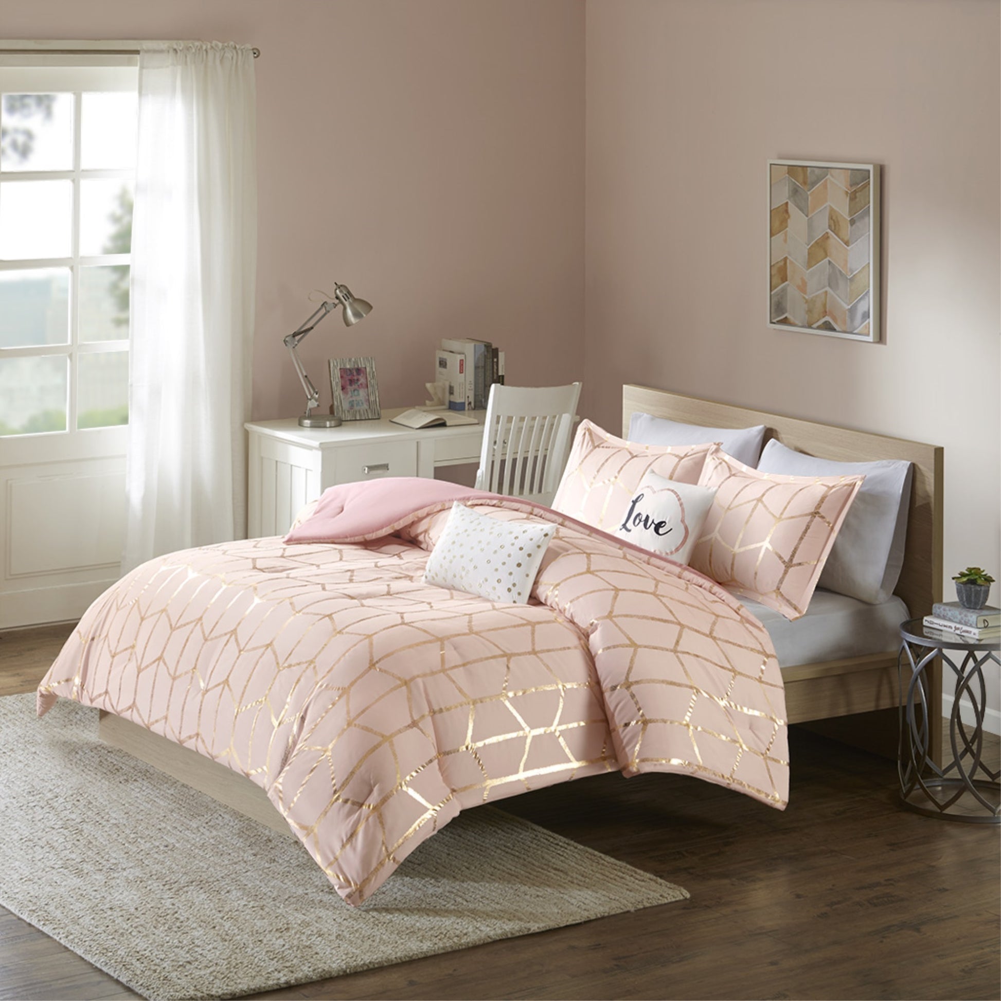 CasaFoyer Comforter Set - Geometric Pattern in Metallic Gold on Blush Background - Includes Comforter, 2 Shams, and 2 Decorative Pillows - Antimicrobial Treatment - Wrinkle-Free Packaging