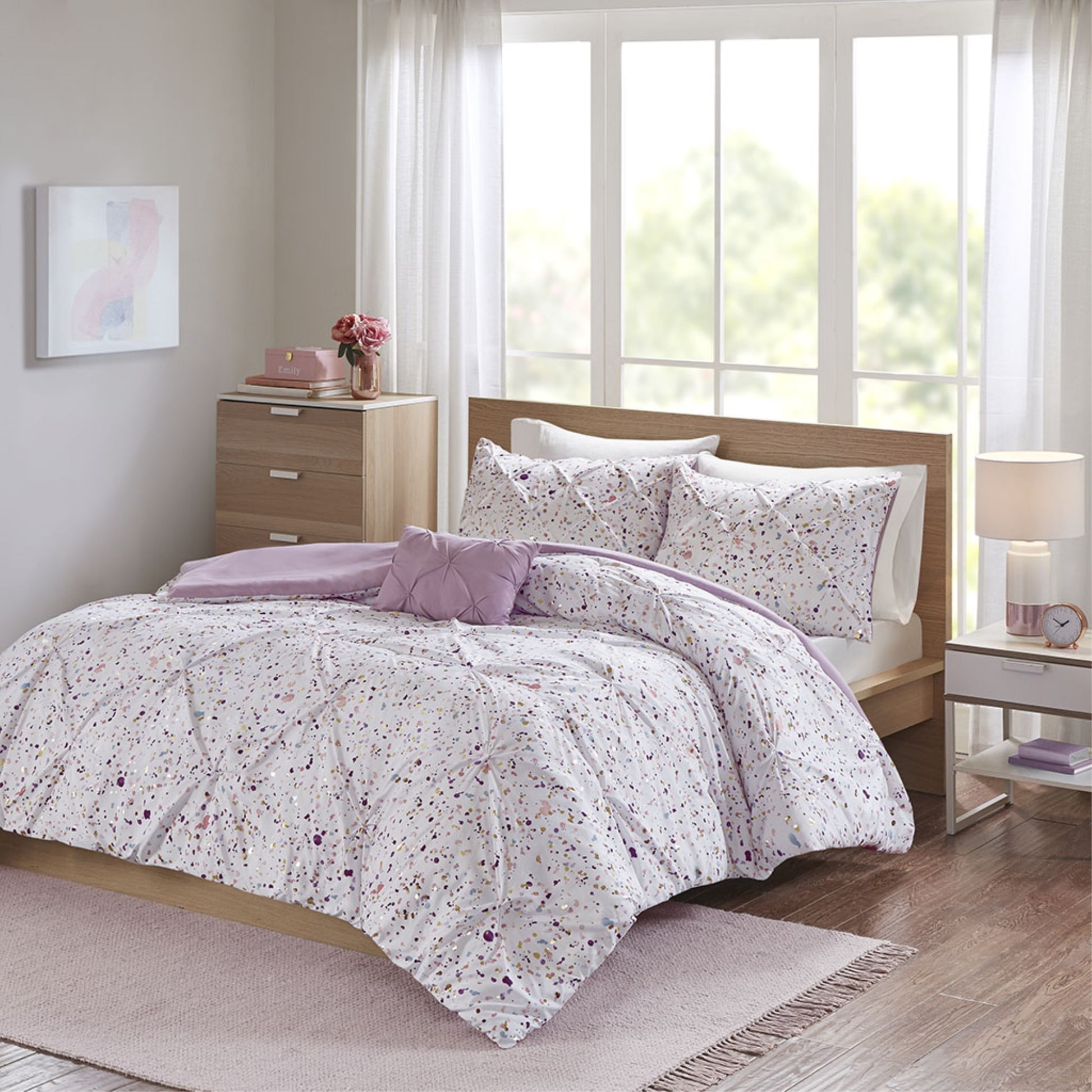 CasaFoyer Metallic Plum Duvet Cover Set - Glamorous and Stylish Bedding with Vibrant Metallic Print and Chic Pintucking - Includes Shams and Decorative Pillow - Machine Washable and Antimicrobial - Button Closure and Corner Ties - Wrinkle-Free Packaging